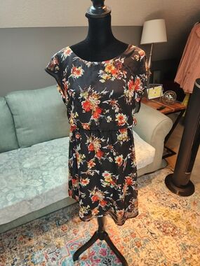 Socialite Black Floral Cap-Sleeve Women's Dress Small So Pretty